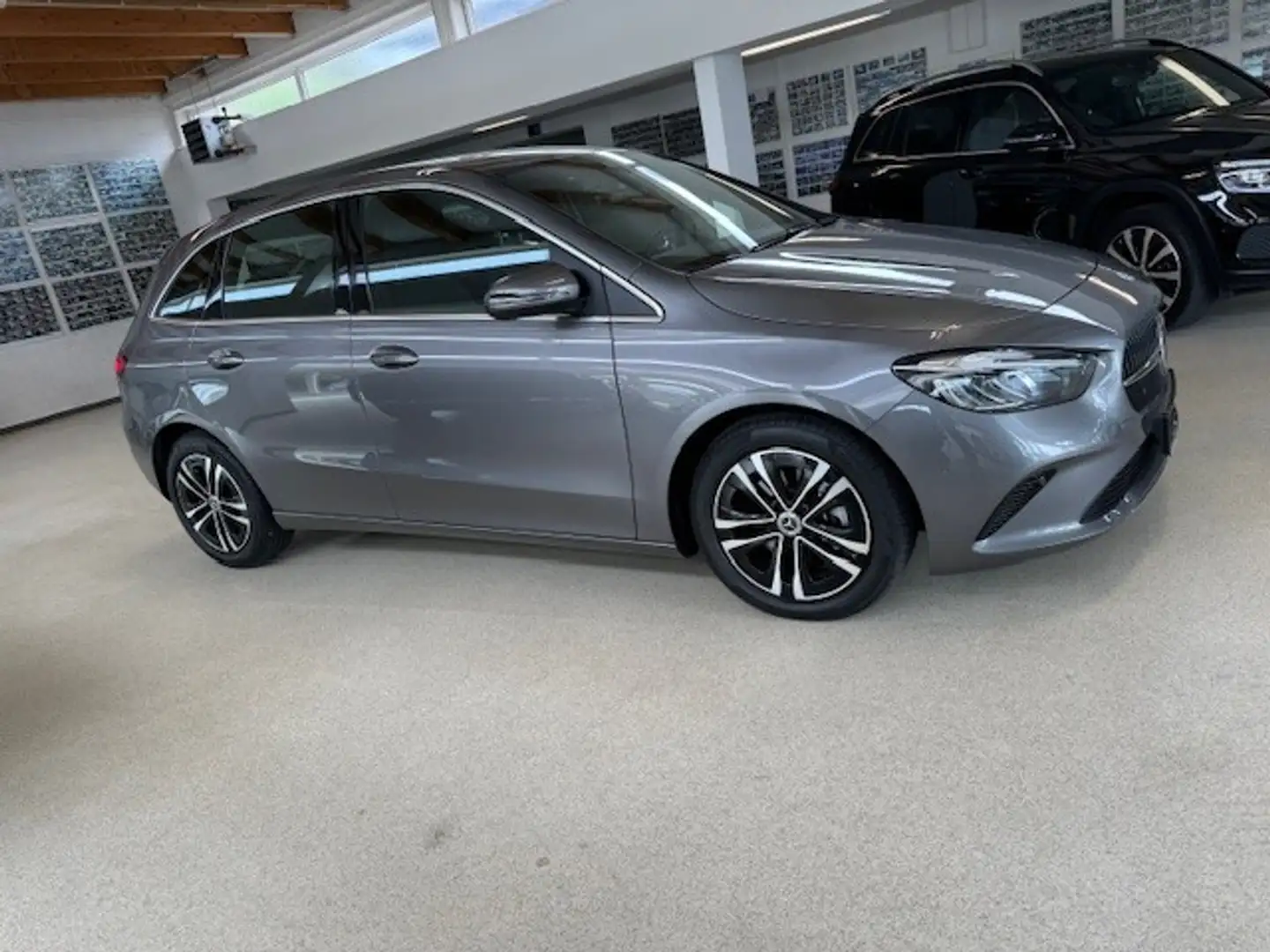 Mercedes-Benz B 180 +Progressive Line Advanced+Winter-P.+Kamera+Spiege Grau - 2