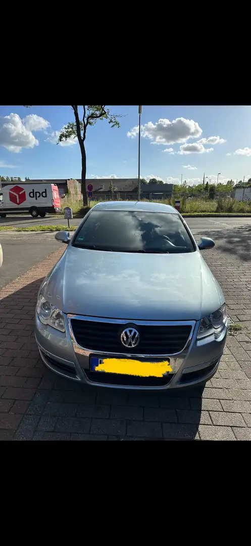 Volkswagen Passat 1.6 FSI Highline Bleu - 2