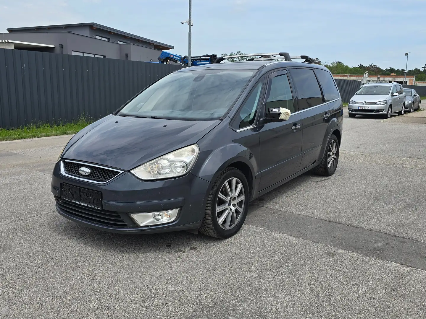 Ford Galaxy Titanium 2,0 TDCi DPF Aut.*Leder*Navi*Pano-dach* Grijs - 1