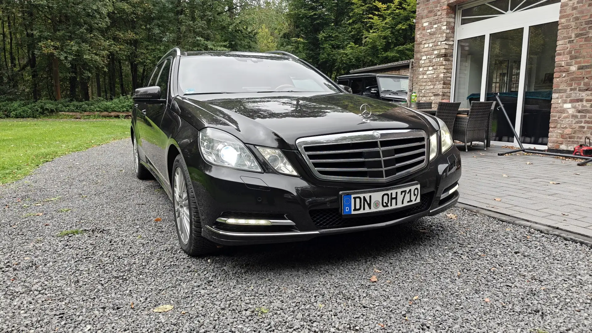 Mercedes-Benz E 350 4Matic Designo LPG/TüV&ServiceNEU/Voll/AHK Schwarz - 1