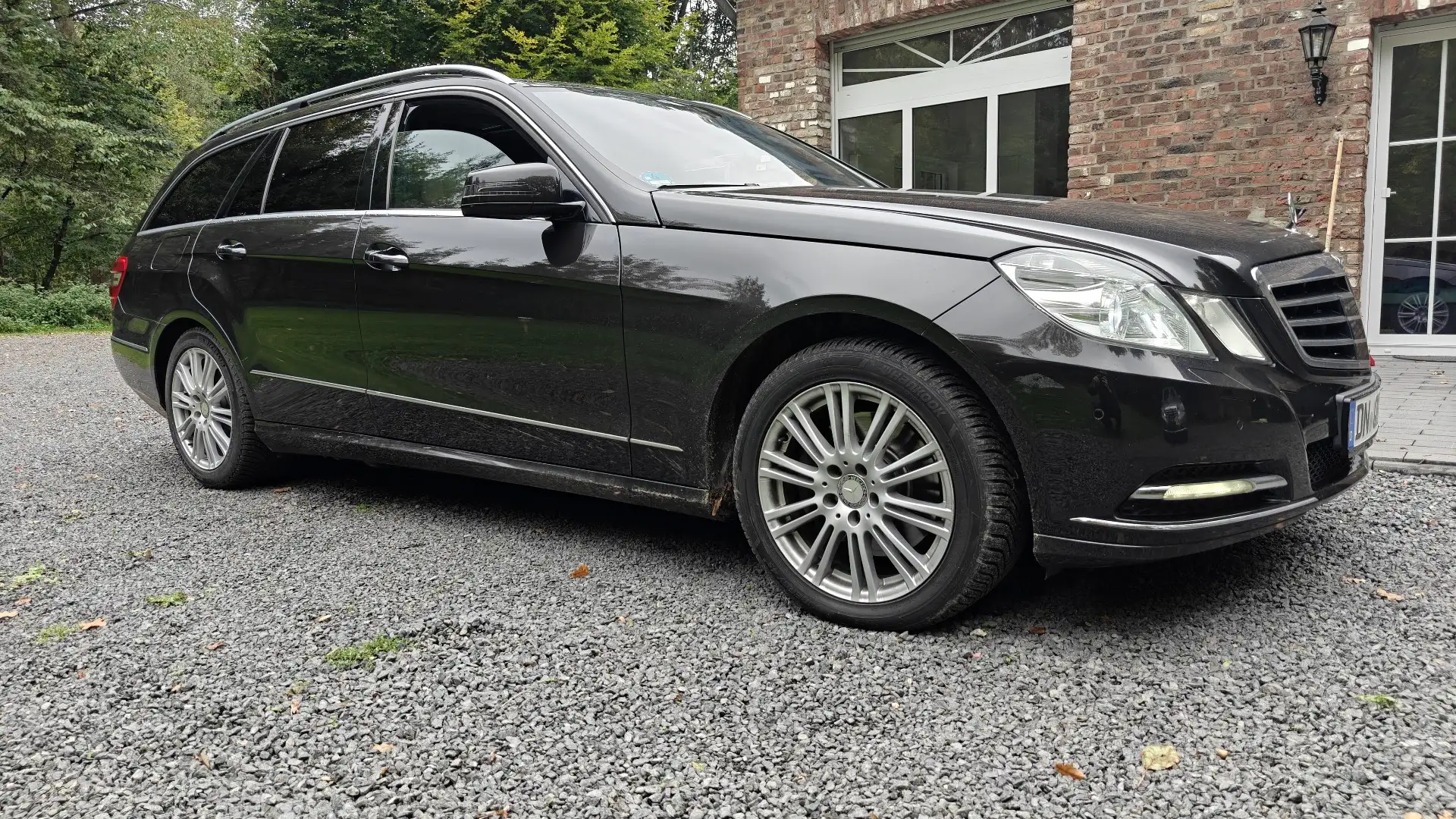 Mercedes-Benz E 350 4Matic Designo LPG/TüV&ServiceNEU/Voll/AHK Schwarz - 2