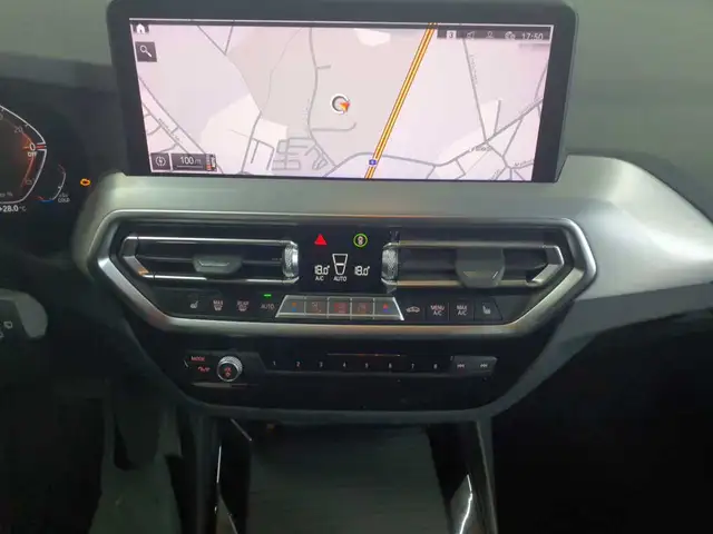 BMW X3 view 8