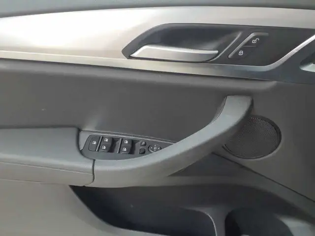BMW X3 view 4