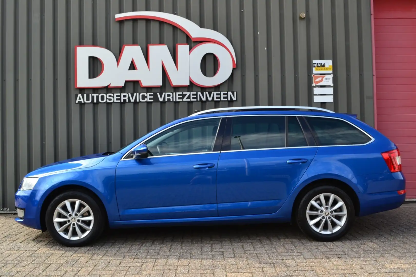 Skoda Octavia Combi 1.0 TSI DSG Greentech Pano/Camera/Leer/LED Blauw - 2