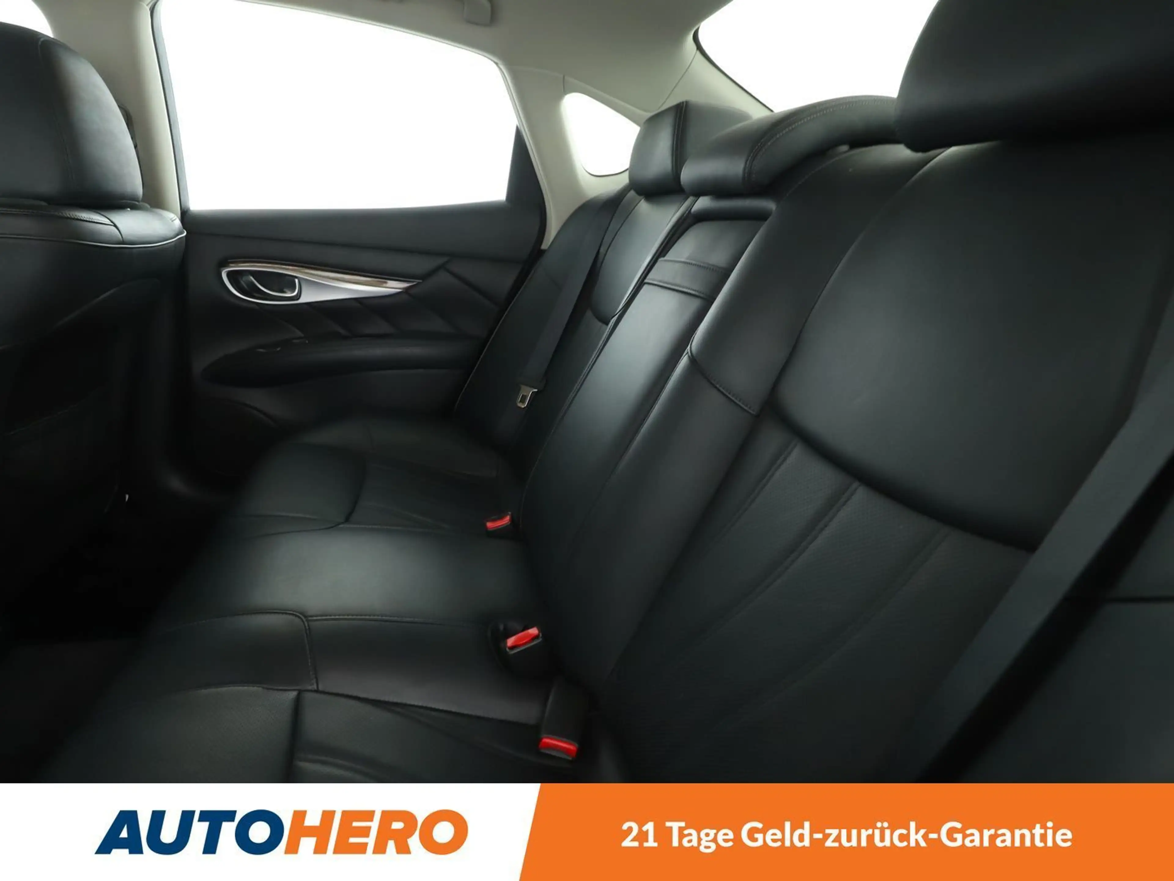 Infiniti Q70 2.2 Diesel Premium Tech Aut.*NAVI*ACC*360°*PDC*SHZ — photo 14