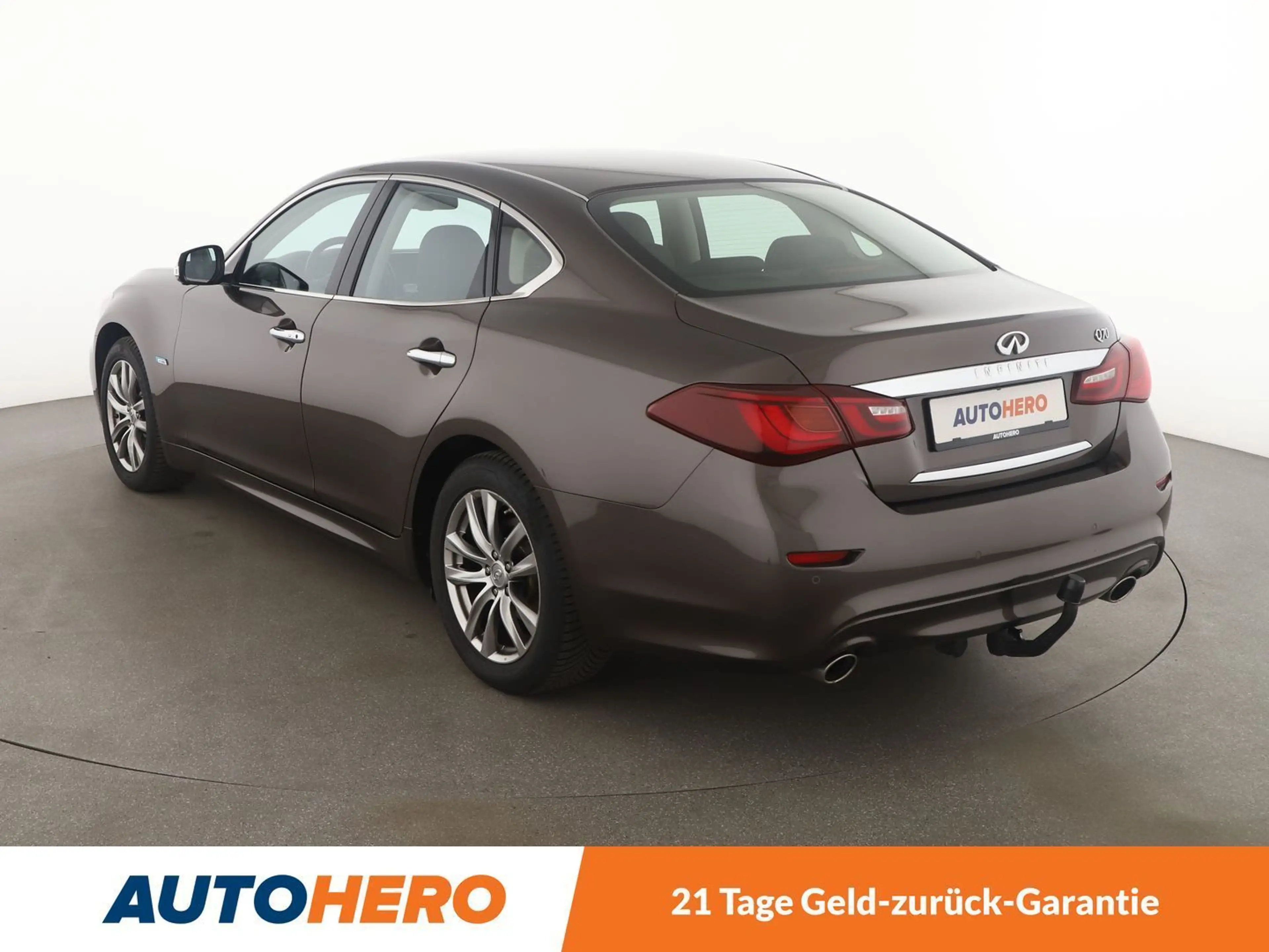 Infiniti Q70 2.2 Diesel Premium Tech Aut.*NAVI*ACC*360°*PDC*SHZ — photo 4