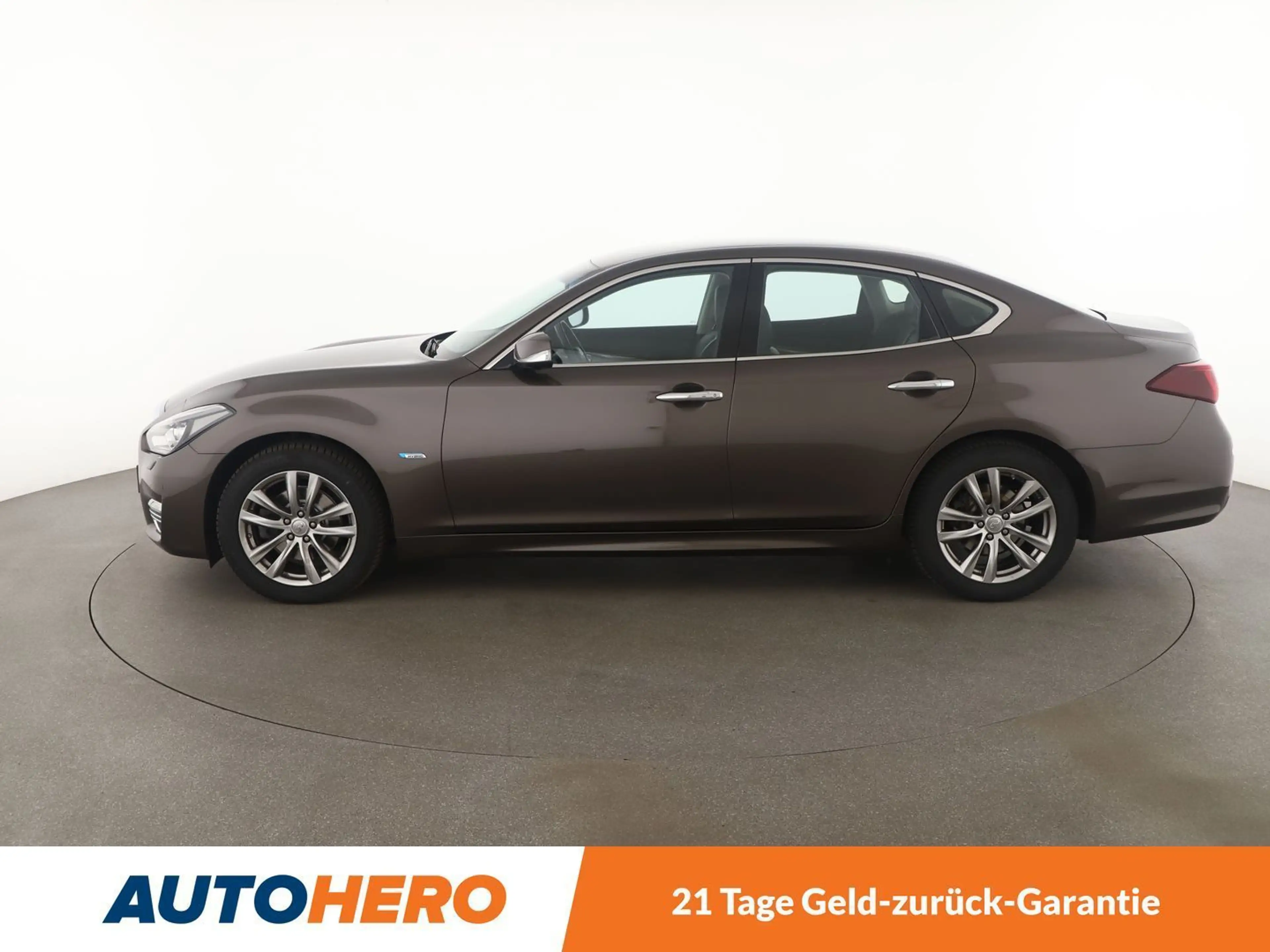 Infiniti Q70 2.2 Diesel Premium Tech Aut.*NAVI*ACC*360°*PDC*SHZ — photo 3