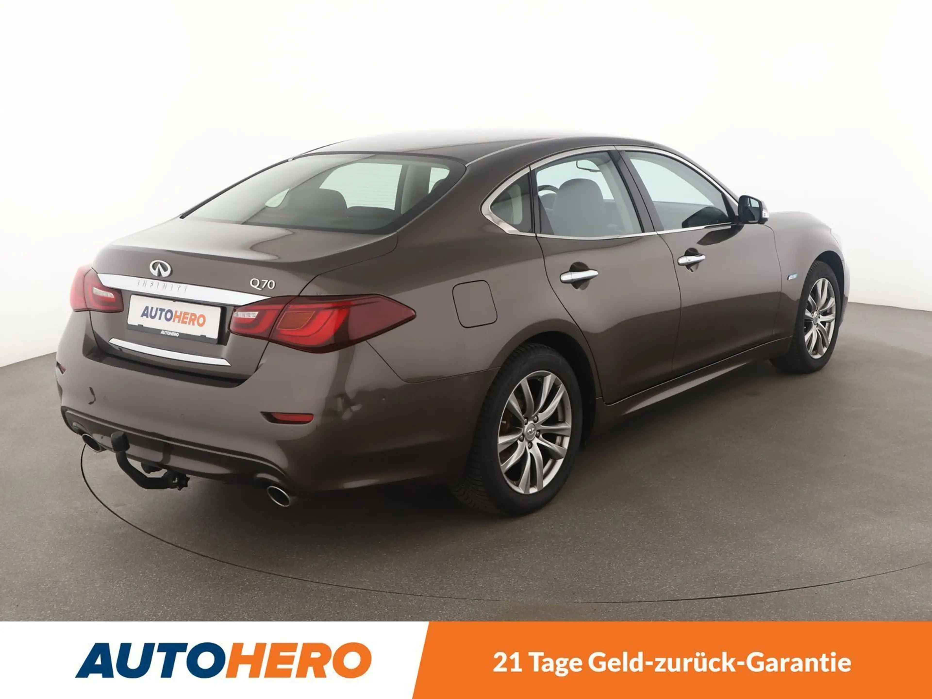 Infiniti Q70 2.2 Diesel Premium Tech Aut.*NAVI*ACC*360°*PDC*SHZ — photo 6