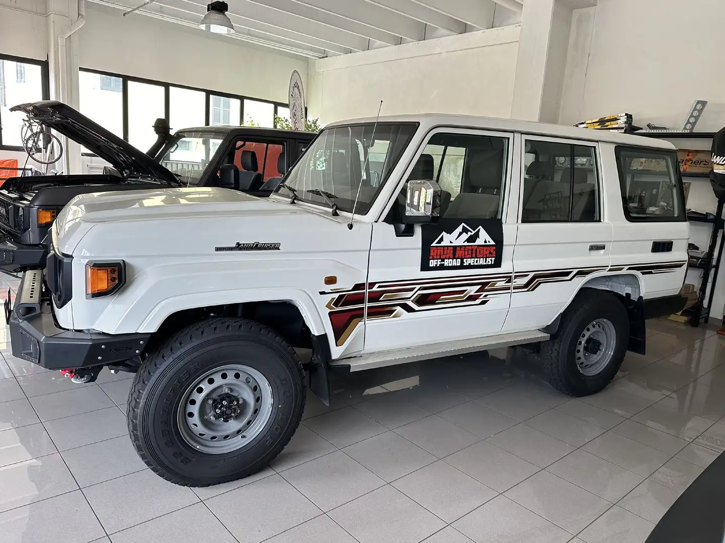 Toyota Land Cruiser GRJ 76 4.0 V6 € 74000 iva inclusa Beyaz - 1