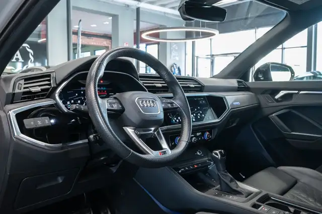 Audi RS Q3 view 11