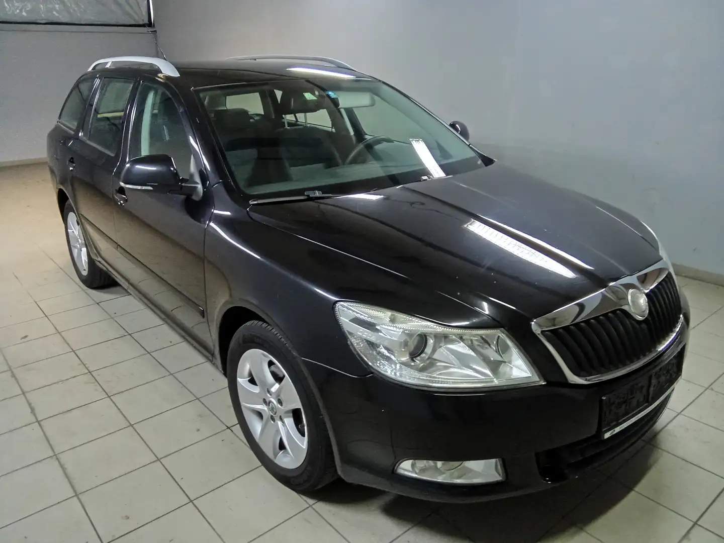 Skoda Octavia Ambiente Schwarz - 2