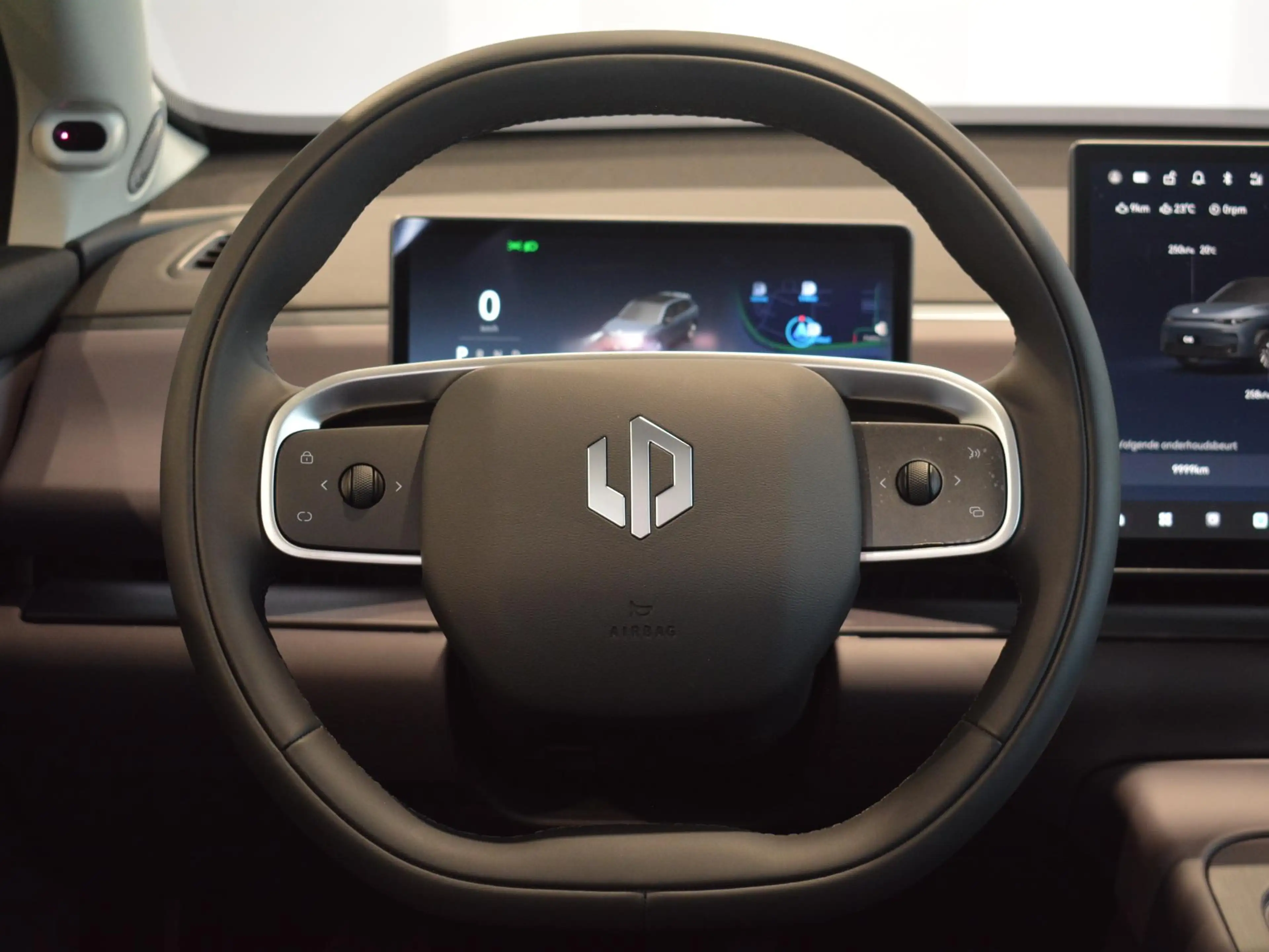 Leapmotor C10 Design REEV 28.4 kWh | Lederen interieur | Navigat — photo 12