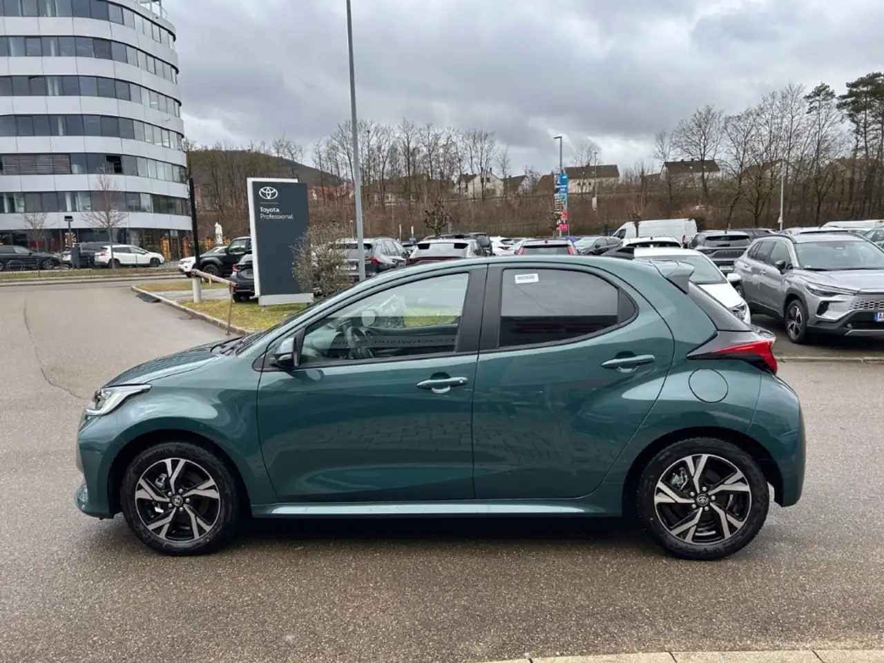 Toyota Yaris Hybrid 1,5L Teamplayer Safety + Comfort Paket 6