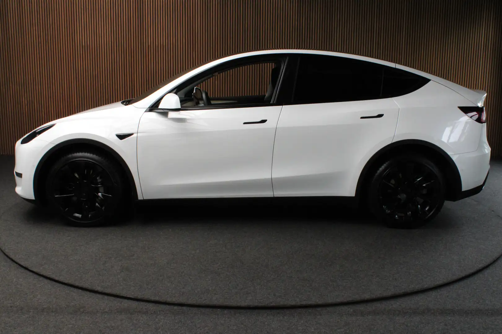 Tesla Model Y Long Range Dual Motor AWD 514pk Afn. trekhaak Navi Wit - 2