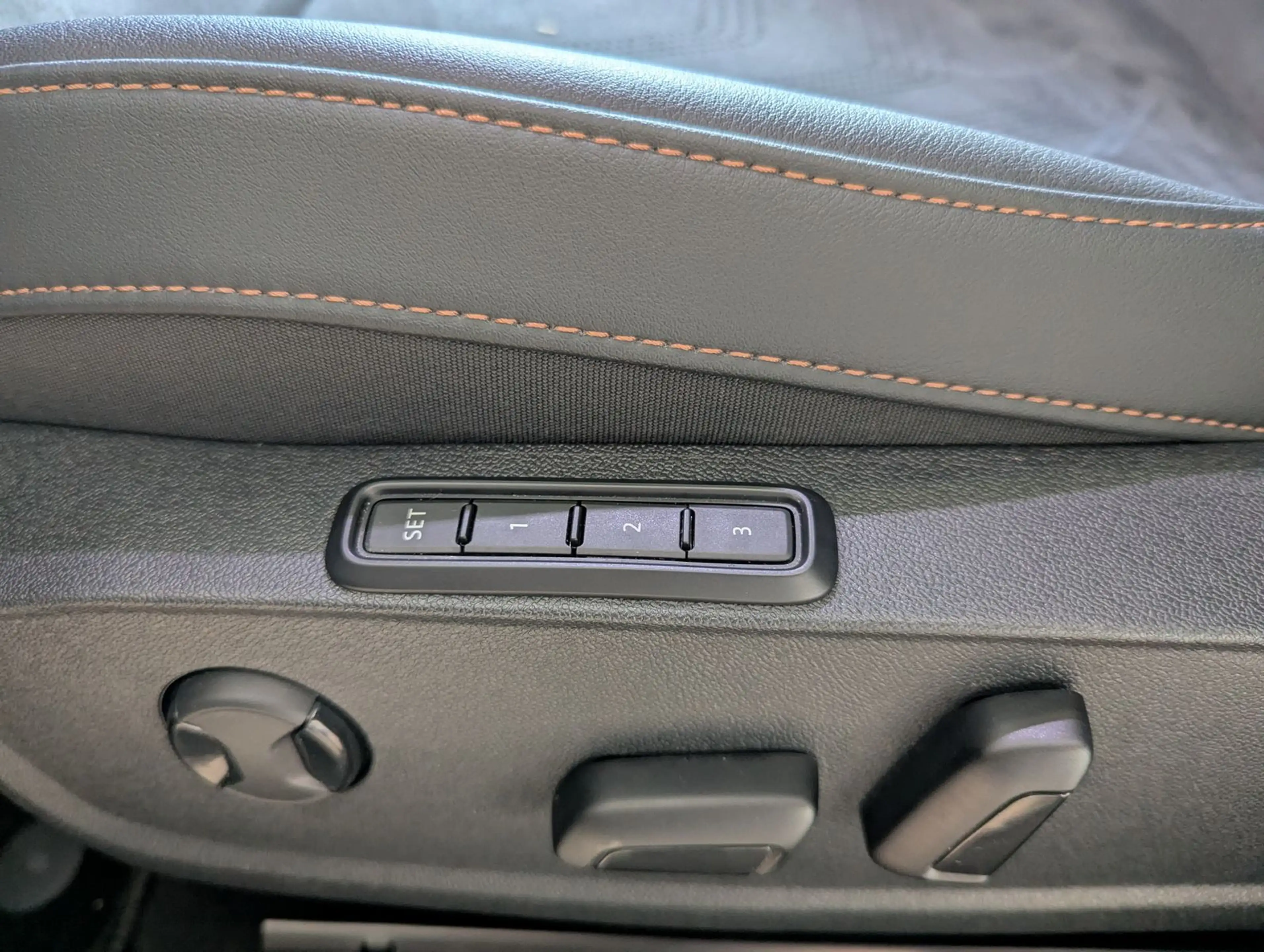 CUPRA Formentor 2.0 TDI Pano Sennh. DCC Matrix AHK 19" — photo 27