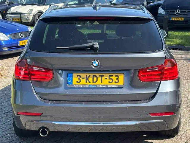 BMW 3 Series view 6