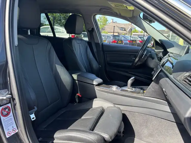 BMW 3 Series view 12