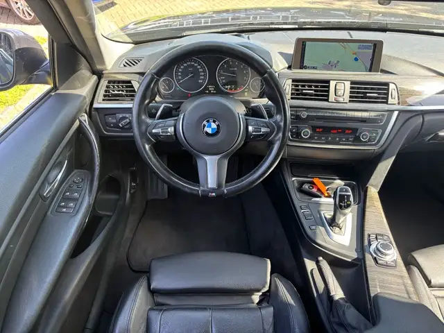 BMW 3 Series view 9