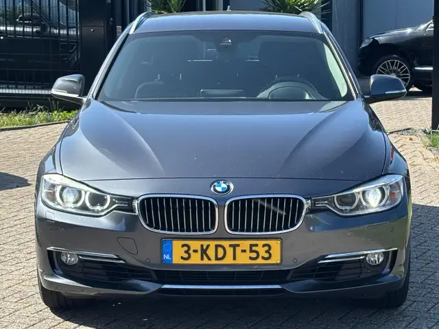 BMW 3 Series view 2