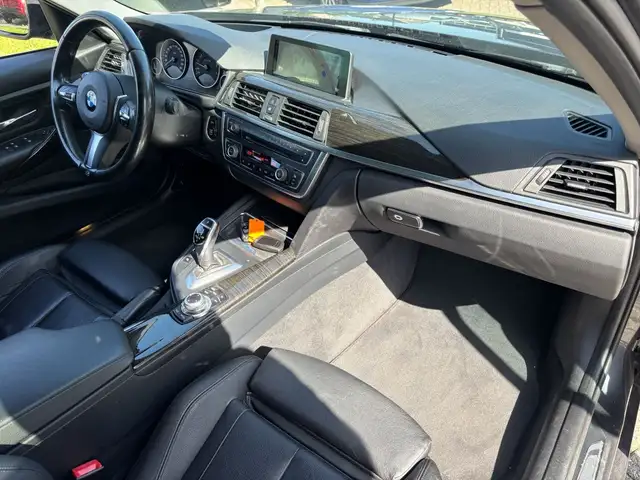 BMW 3 Series view 10