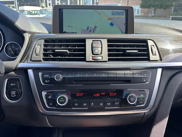 BMW 3 Series view 15