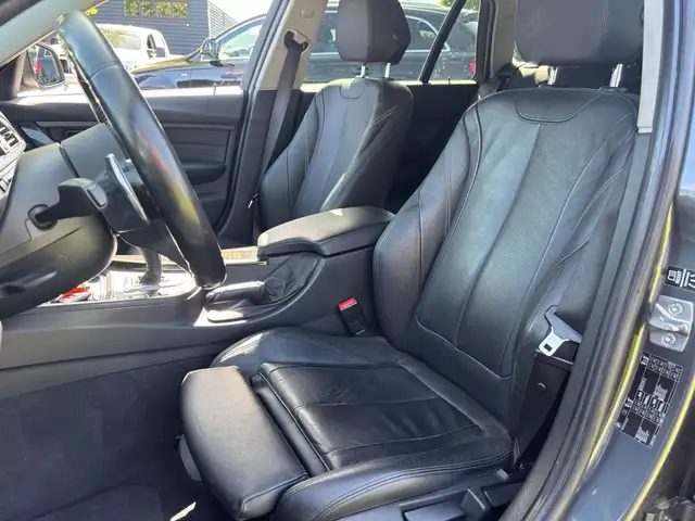 BMW 3 Series view 11