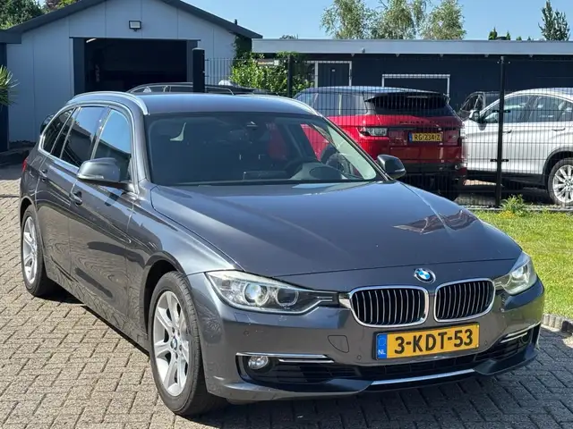 BMW 3 Series view 3