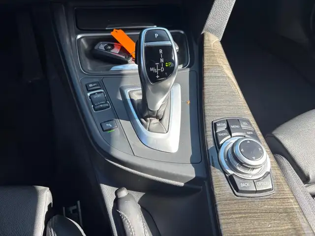 BMW 3 Series view 14