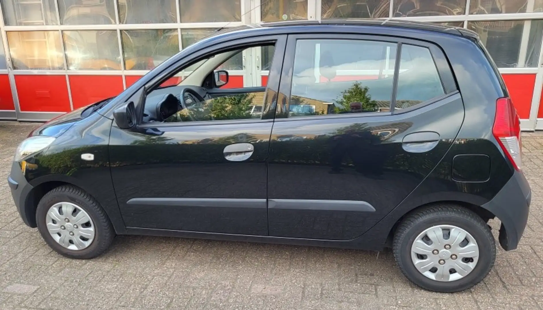 Hyundai i10 1.1 Pure Zwart - 1