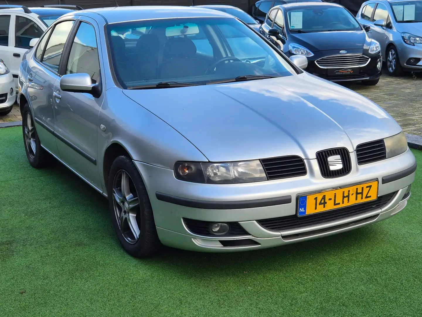 SEAT Toledo 1.9 TDI Sport Grijs - 2
