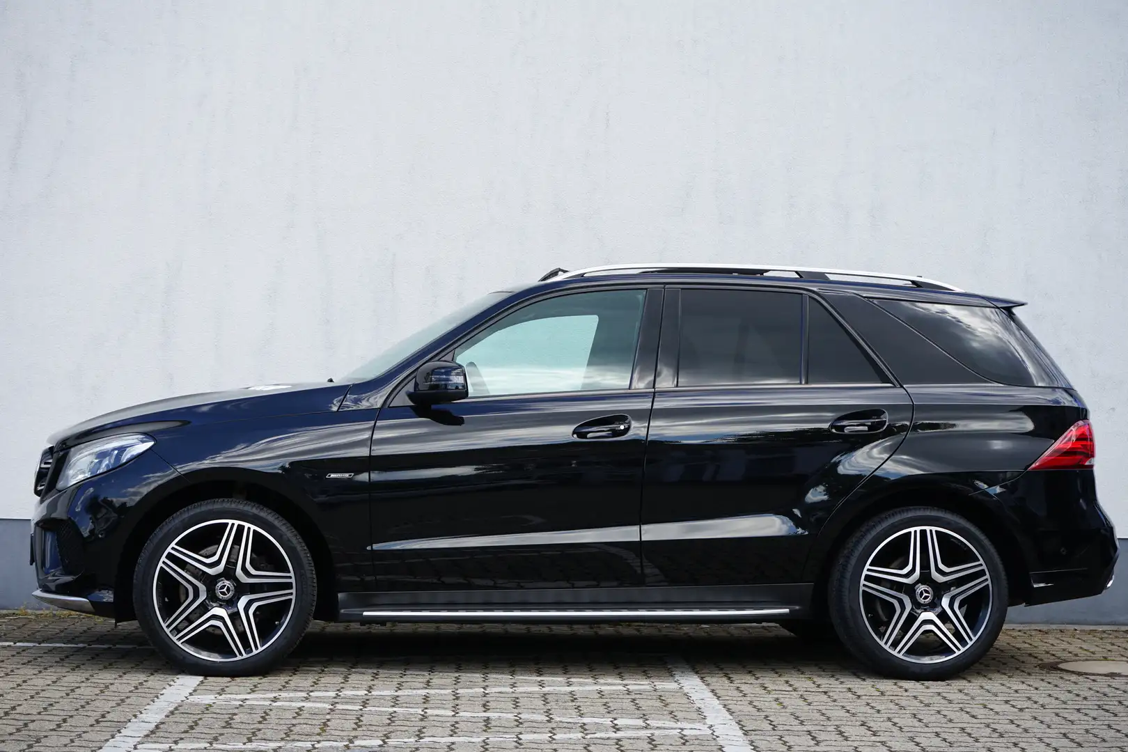 Mercedes-Benz GLE 450 4MATIC*21 Zoll*Panorama*LED ILS*Standheizung*Voll Чорний - 2