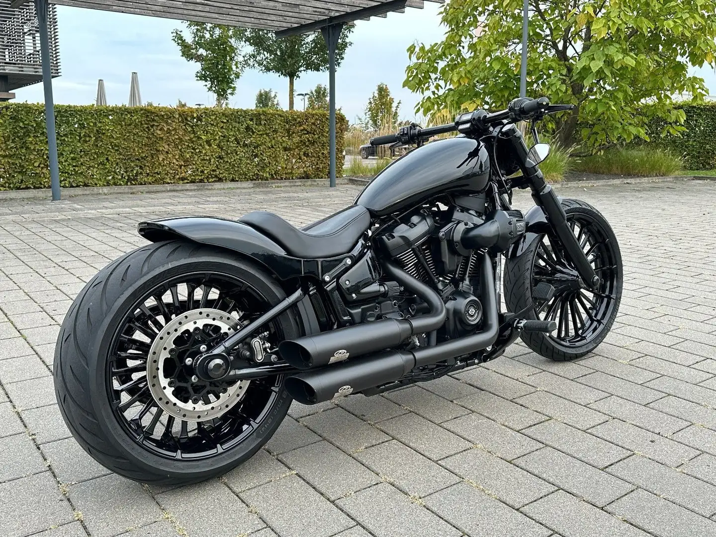 Harley-Davidson Breakout Black - 1