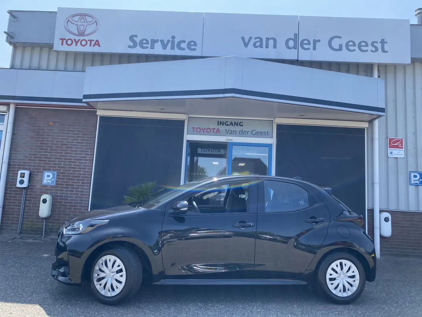 Toyota Yaris 1.5 Hybrid Active Negro - 1