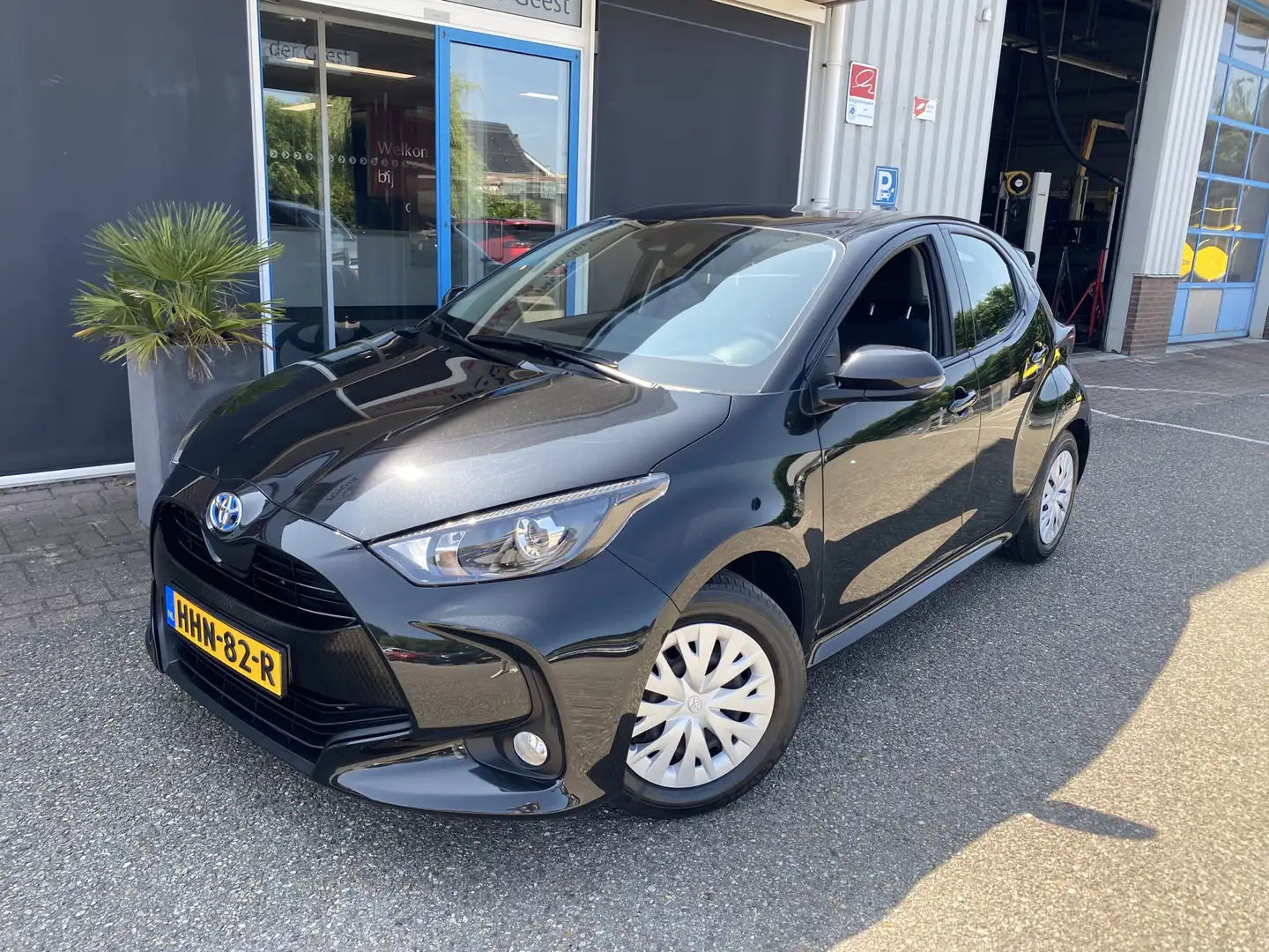 Toyota Yaris 1.5 Hybrid Active Negro - 2