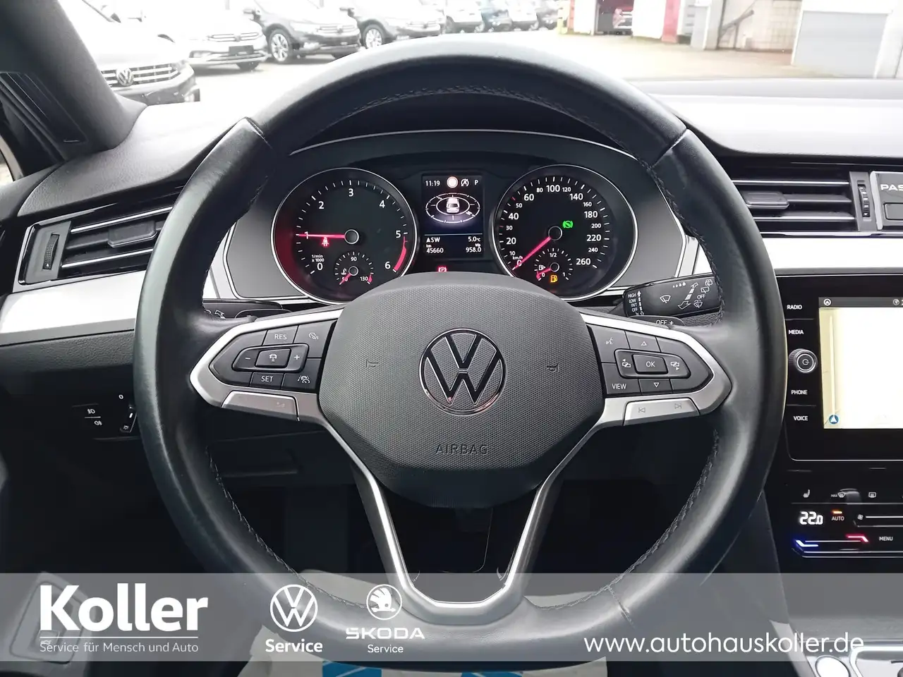 Volkswagen Passat Passat Variant 2.0 TDI DSG Business AHK Navi CAM 14