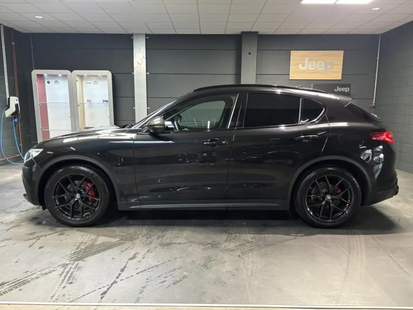 Alfa Romeo Stelvio B-TECH Zwart - 2