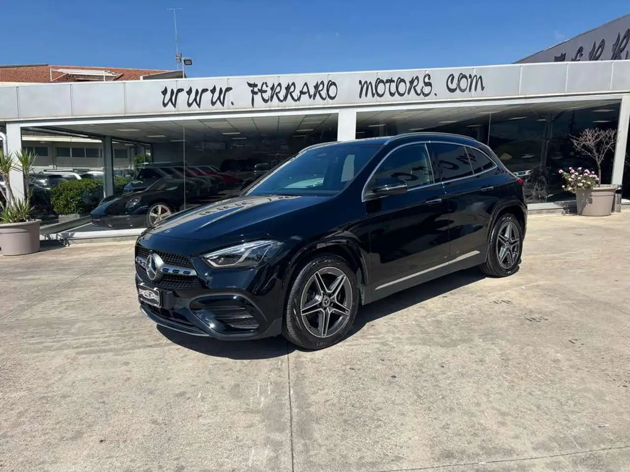 Mercedes-Benz GLA 200 d auto — photo 1 of 15