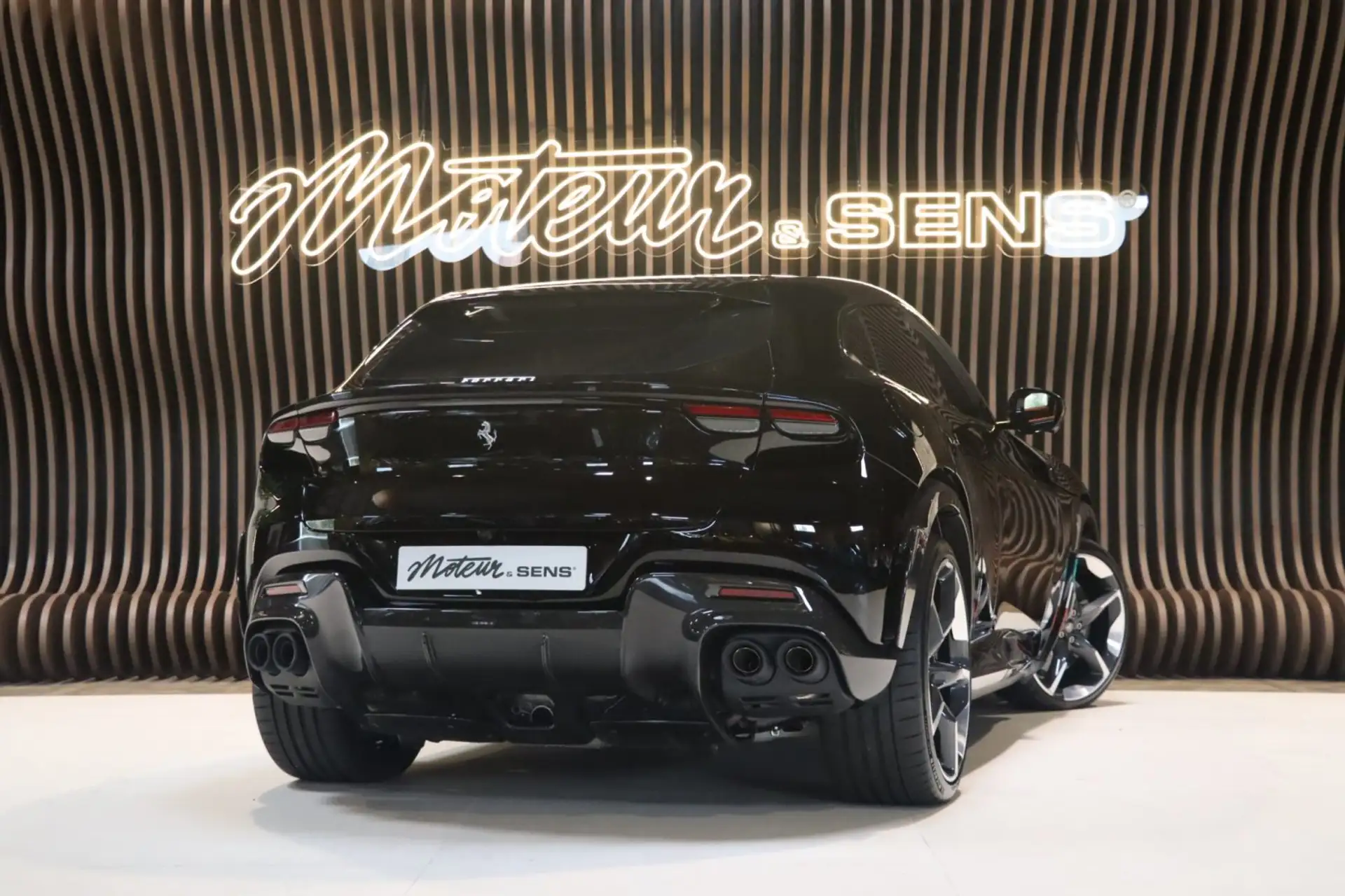 페라리 푸로산게 2025 블랙 사진 2