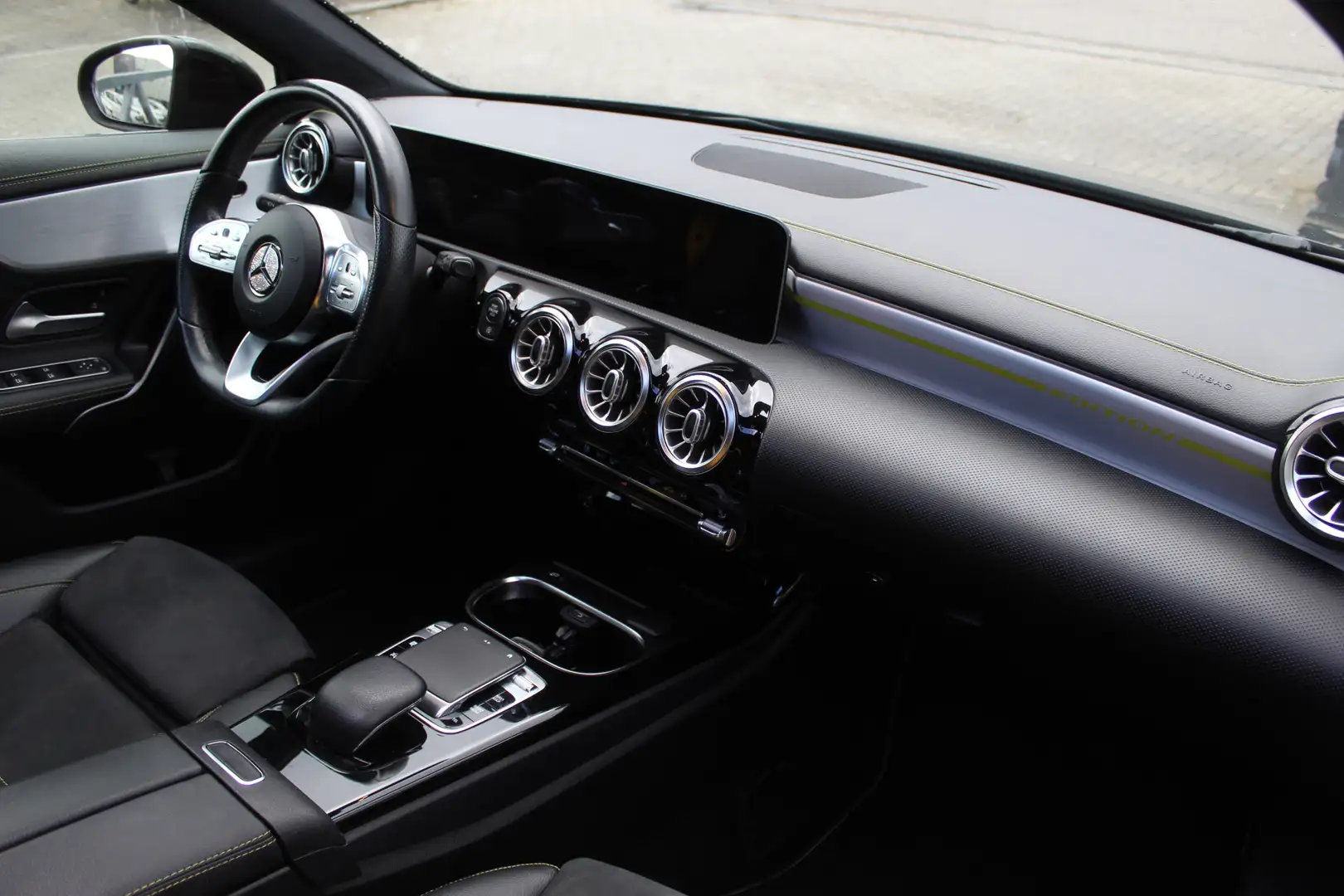 Mercedes-Benz A 250 Edition!! Amg pakket Automaat/Panoramadak/Digitale Zwart - 2