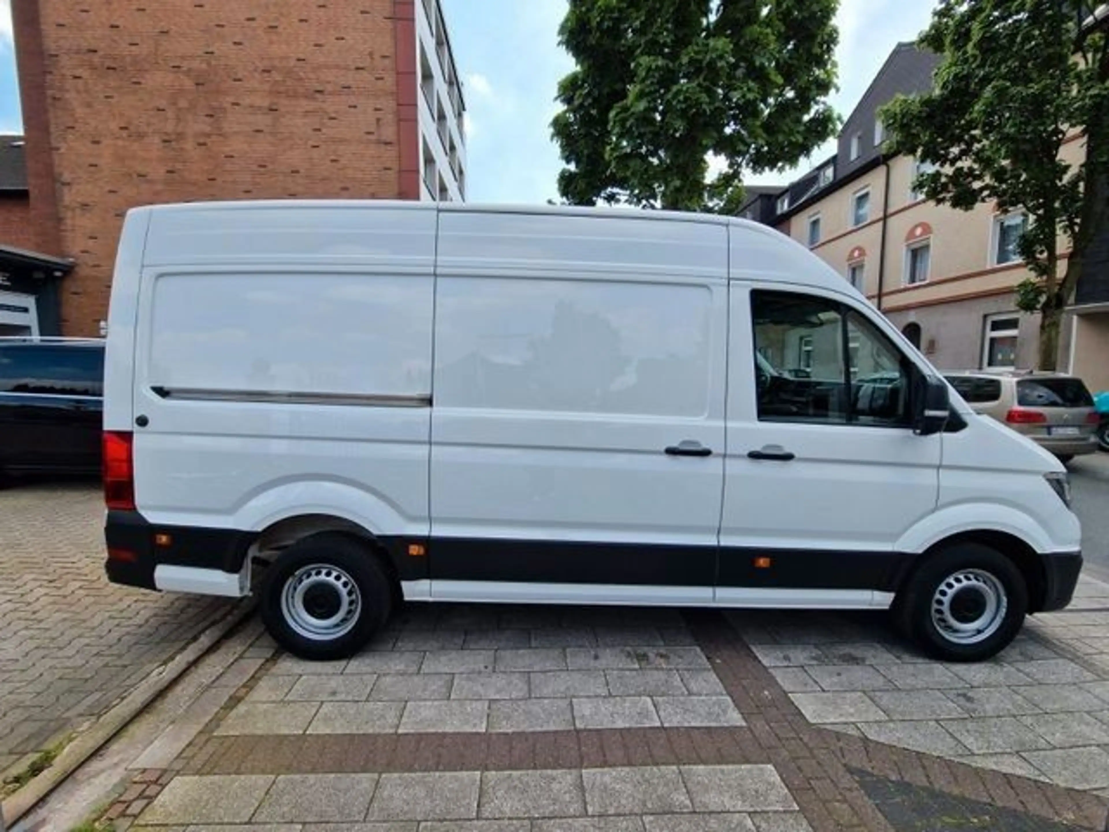 Volkswagen Crafter Kasten 30 mittellang Hochdach FWD L2 H2 — photo 4