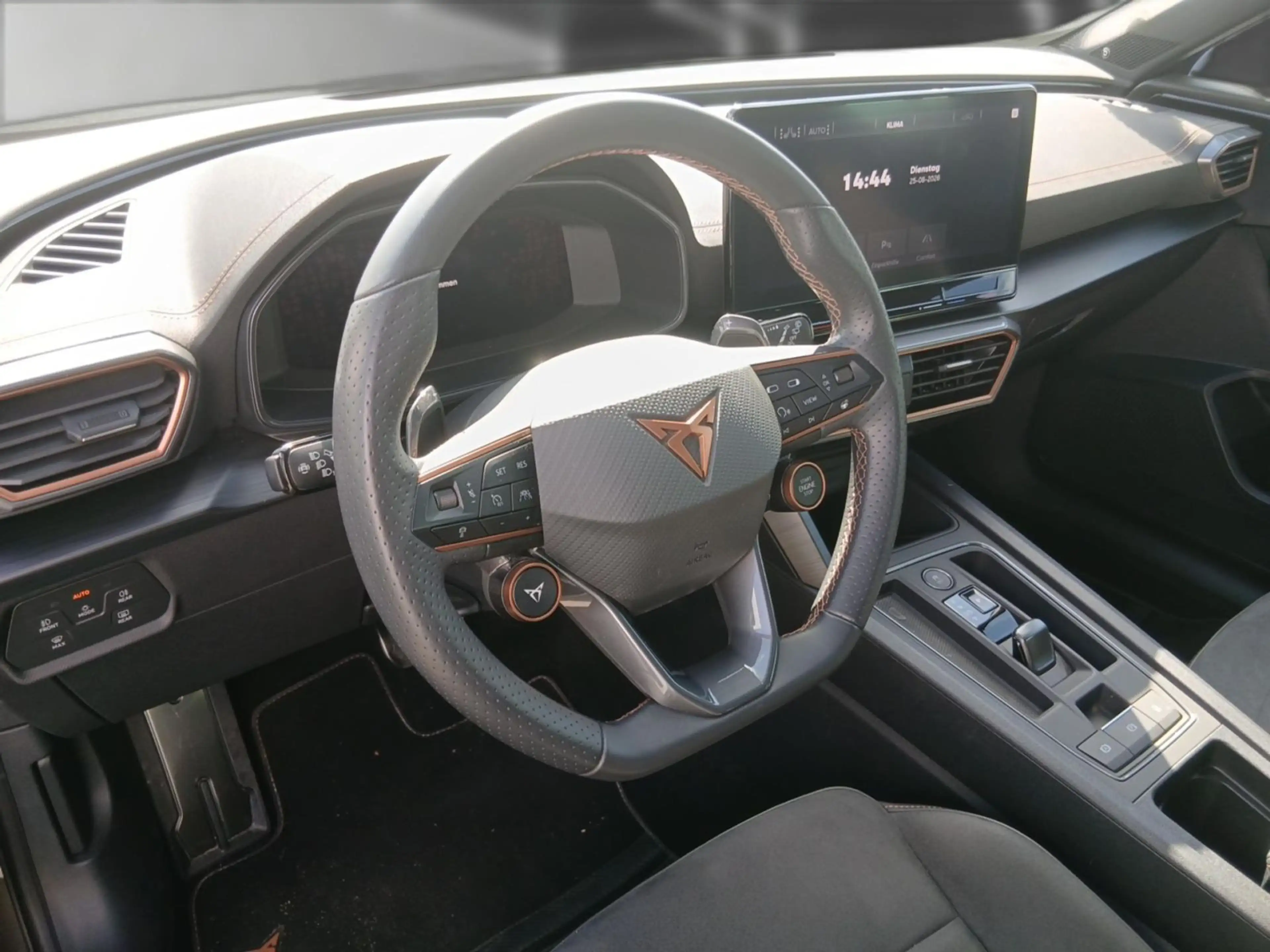 CUPRA Formentor 2.0 TSI 4D VZ Tribe Edition DSG *PANO* — photo 10