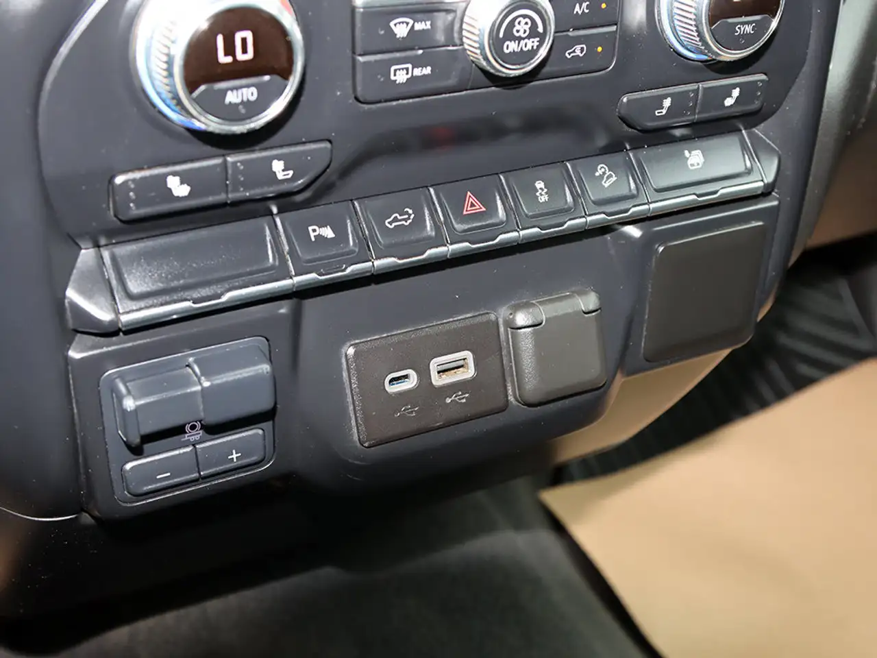 GMC Sierra 3500HD снимка GMC Sierra 3500HD