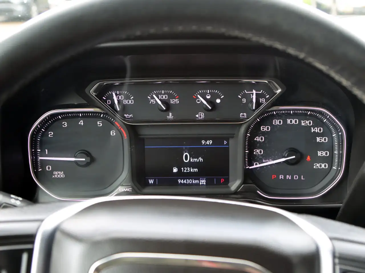 GMC Sierra 3500HD снимка GMC Sierra 3500HD