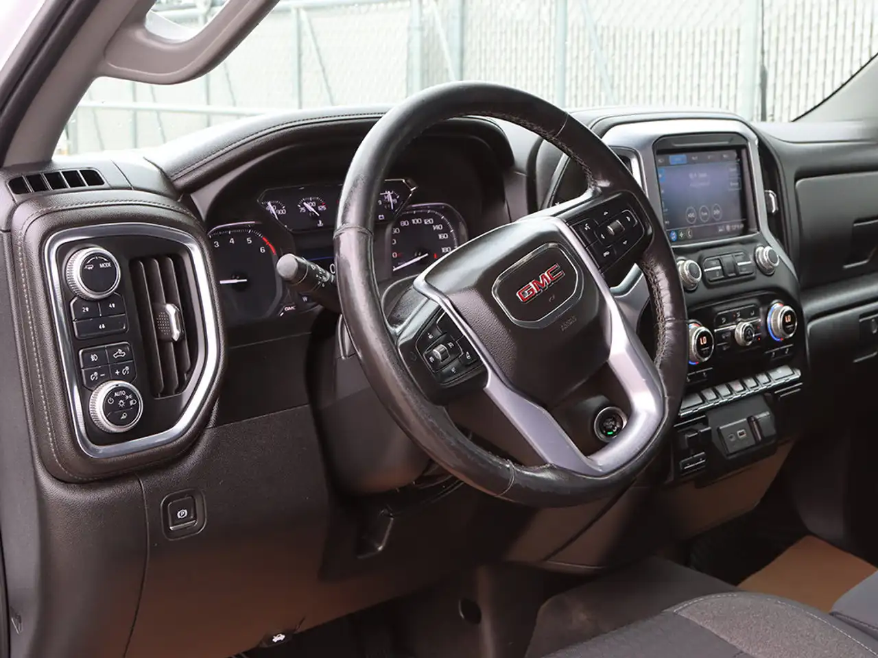 GMC Sierra 3500HD снимка GMC Sierra 3500HD