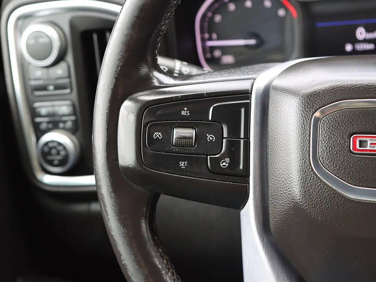 GMC Sierra 3500HD снимка GMC Sierra 3500HD