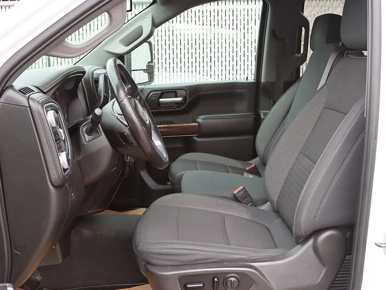 GMC Sierra 3500HD снимка GMC Sierra 3500HD