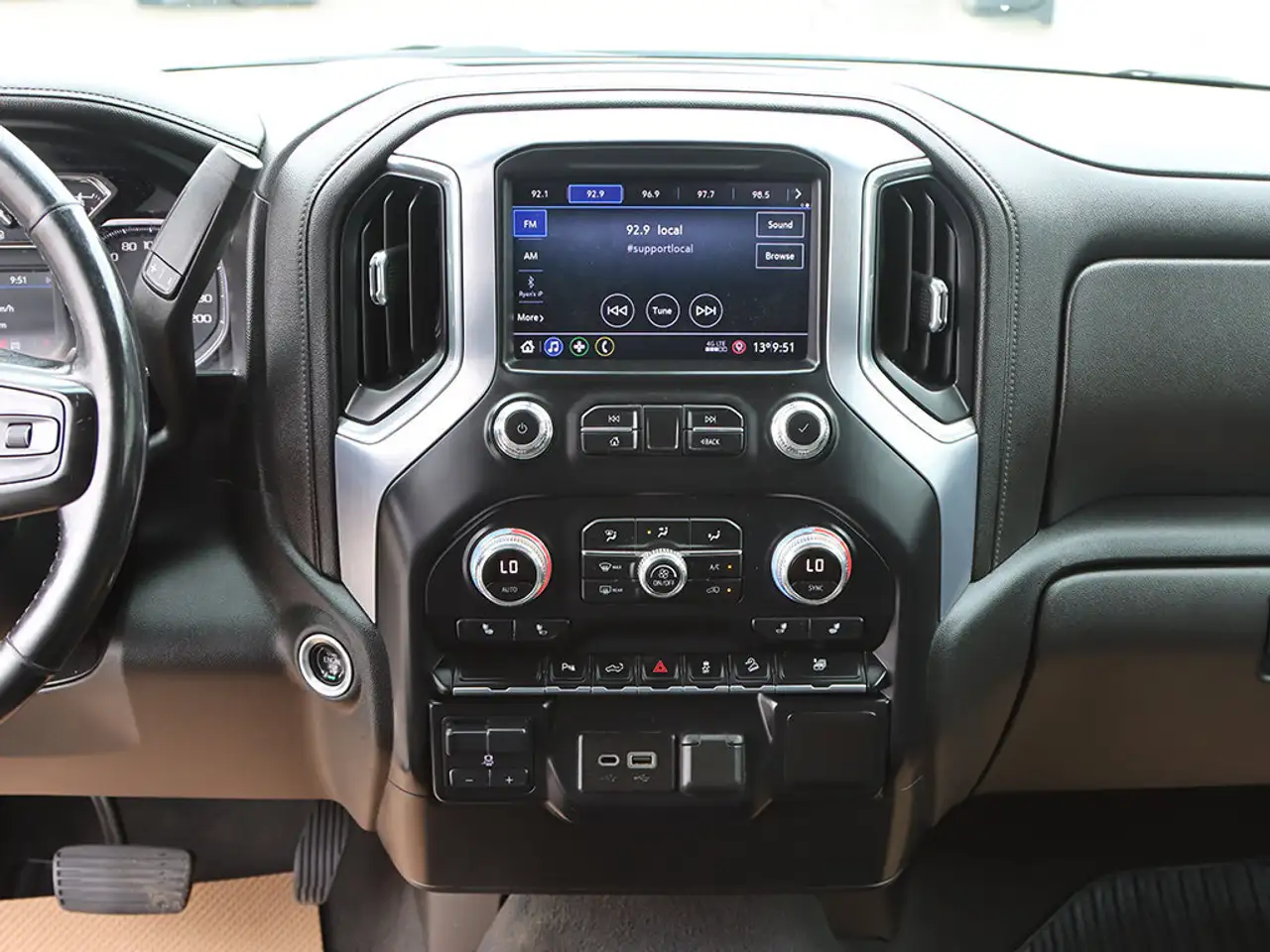 GMC Sierra 3500HD снимка GMC Sierra 3500HD