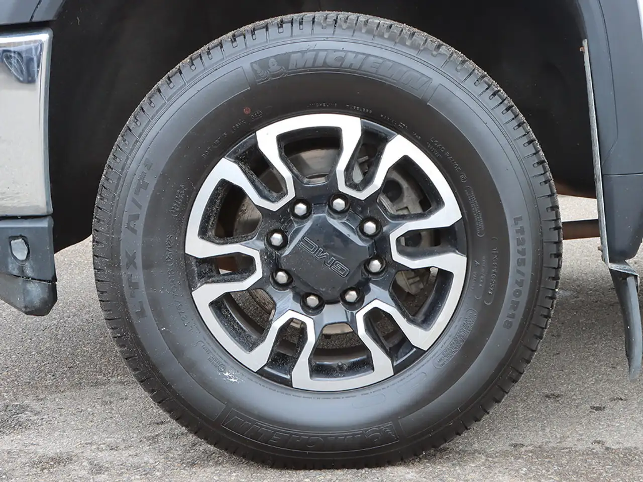 GMC Sierra 3500HD снимка GMC Sierra 3500HD