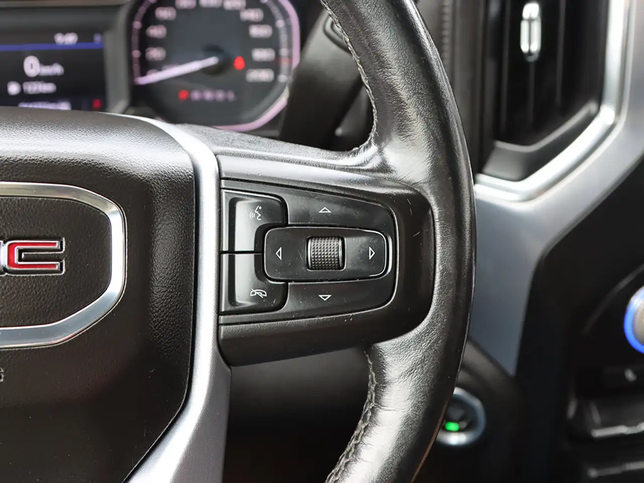 GMC Sierra 3500HD снимка GMC Sierra 3500HD