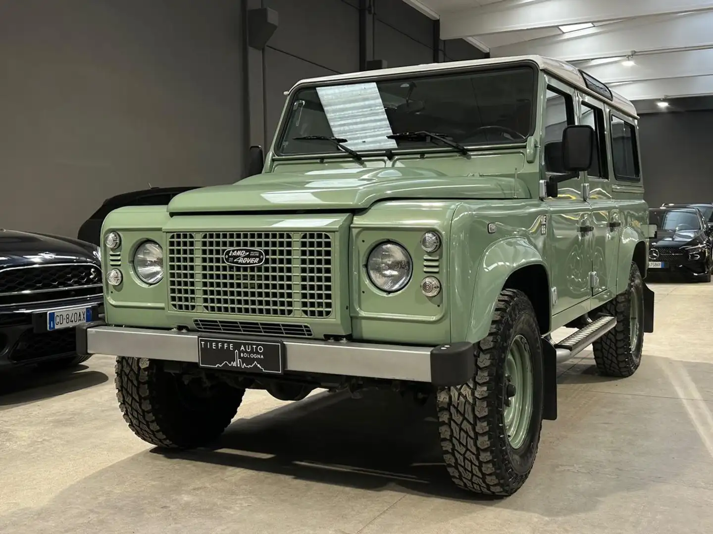 Land Rover Defender 110 2.2 TD4 Station Wagon Heritage Edition N1 Verde - 1